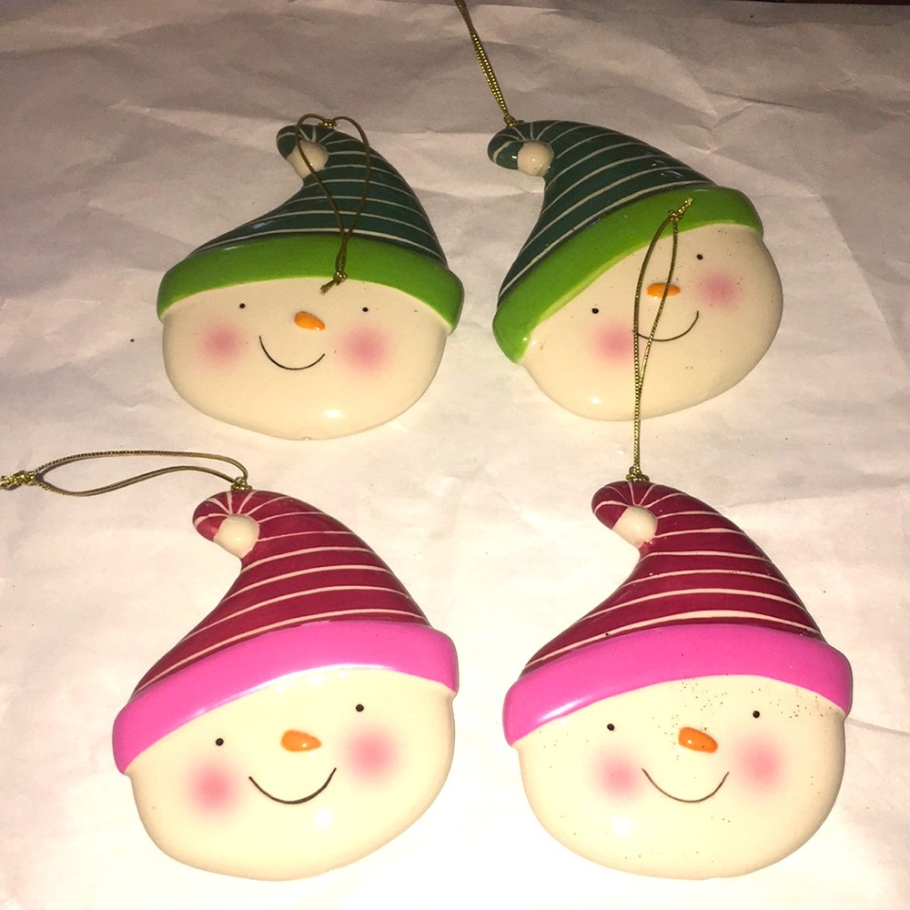 NWOT: Set of 4 Adorable Christmas Ornaments Poly Resin Stone